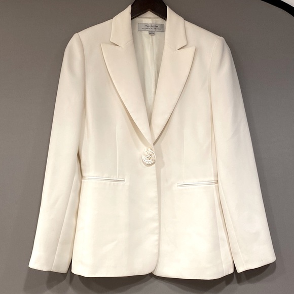 Tahari ASL Jackets & Blazers - Tahari Arthur S. Lavine Jacket size 4